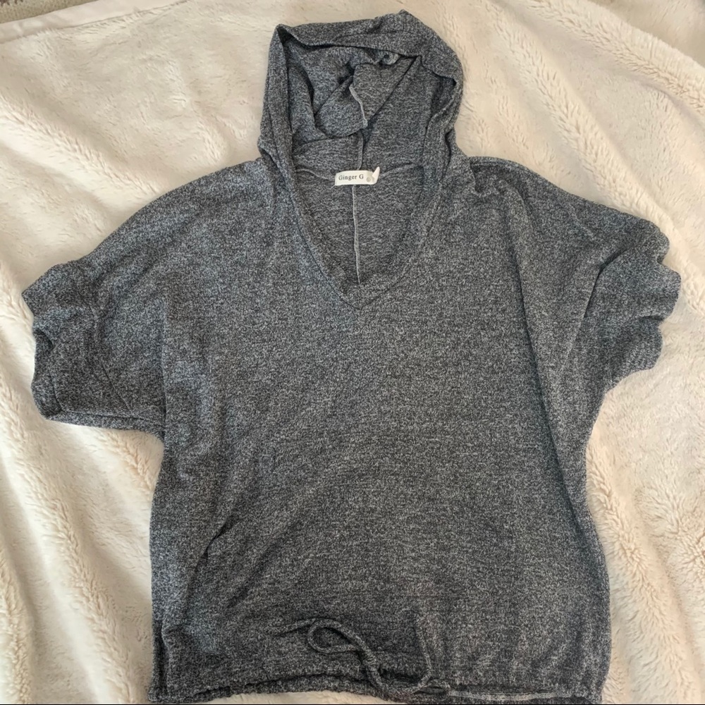 Hooded short sleeved shirt